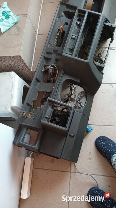 Deska rozdzielcza Alfa Romeo 75 Okrajnik