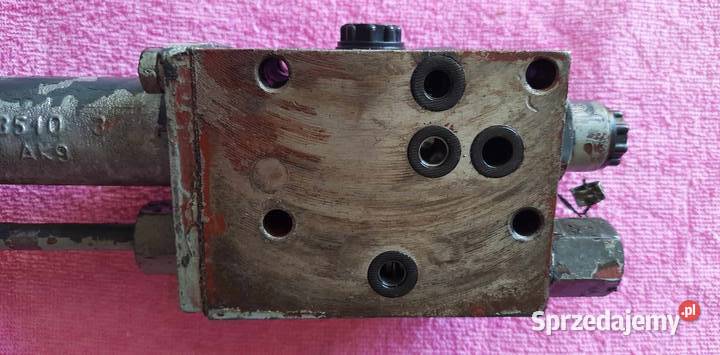 Rozdzielacz pod błotnik Ursus c330 oryginalny z Pozostałe opolskie Gorzów Śląski