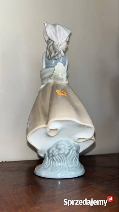 Dziewczyna z koszem kwiatów NAO Spain by Lladro Gdańsk