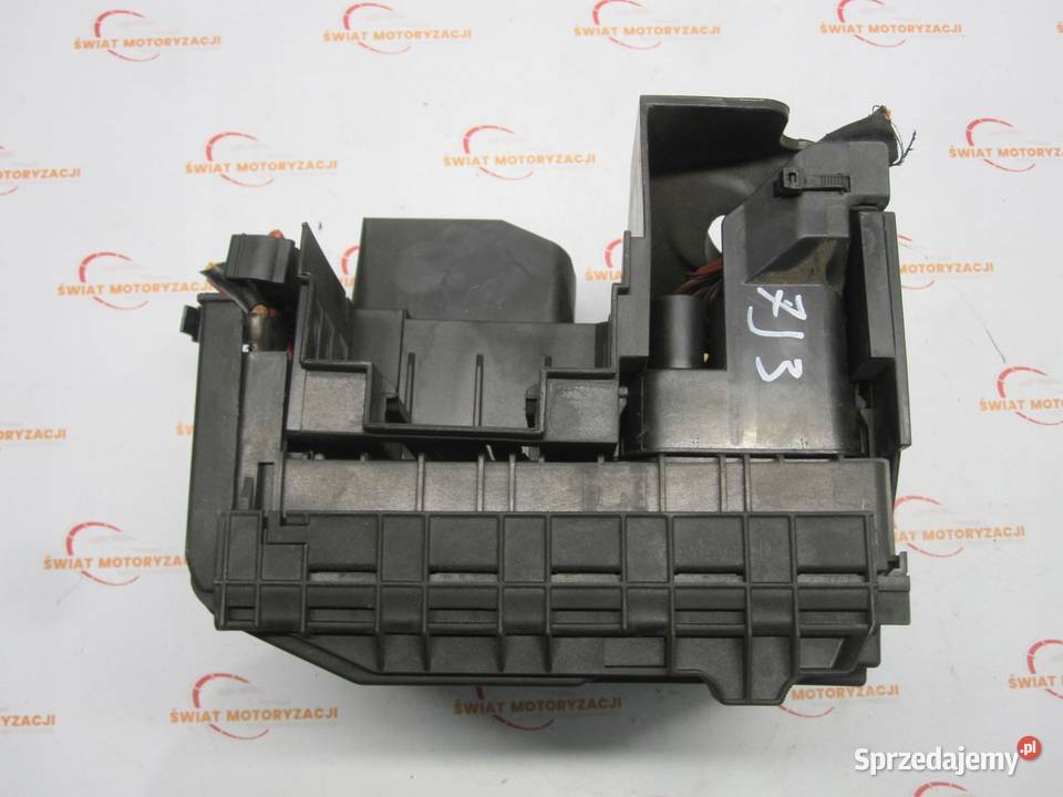 VOLKSWAGEN TIGUAN 5N 08r skrzynka bezpieczników