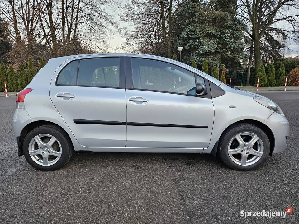 Toyota Yaris 2010 133 100 6 biegów salon Polska podkarpackie Rzeszów