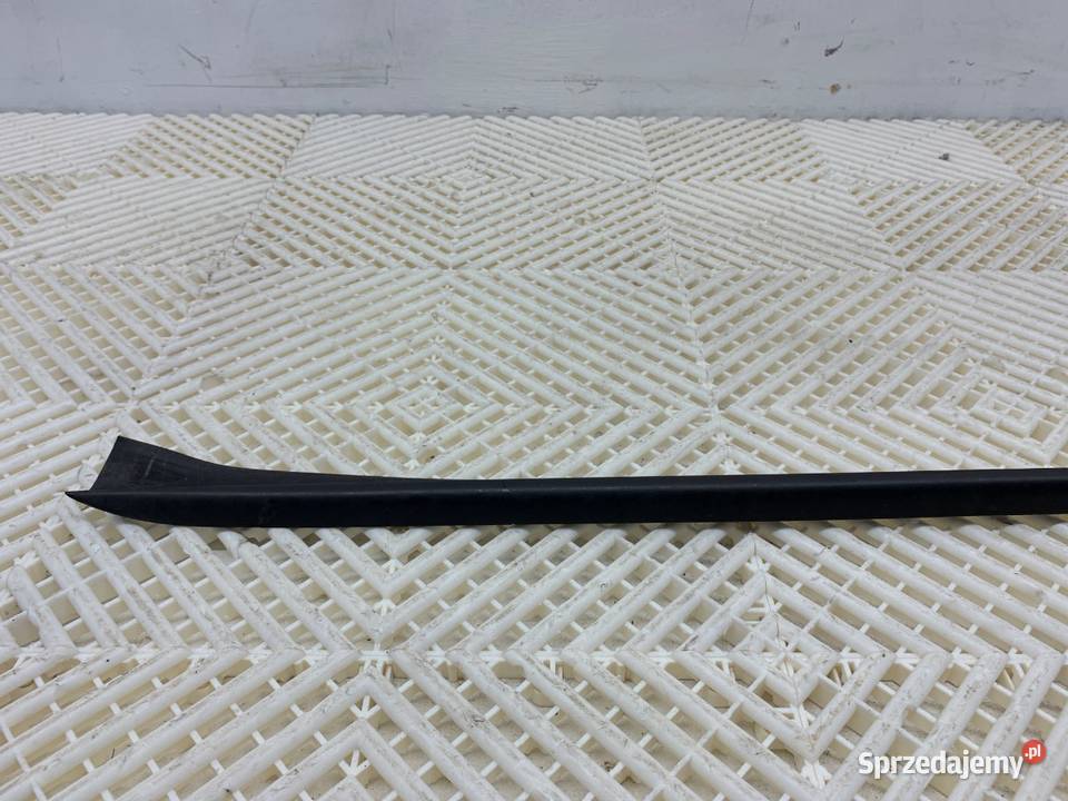 LISTWA ZGARNIAJĄCA PRZÓD LEWY VW GOLF VII