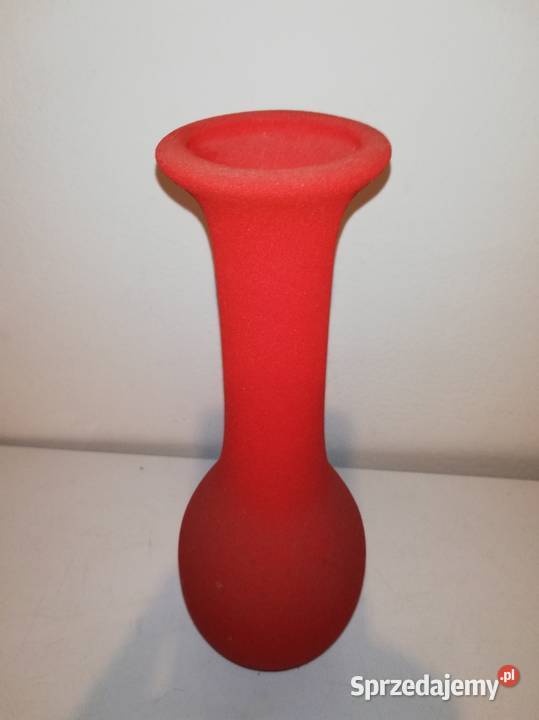 Wazonik czerwony z epoki PRLkolorowe