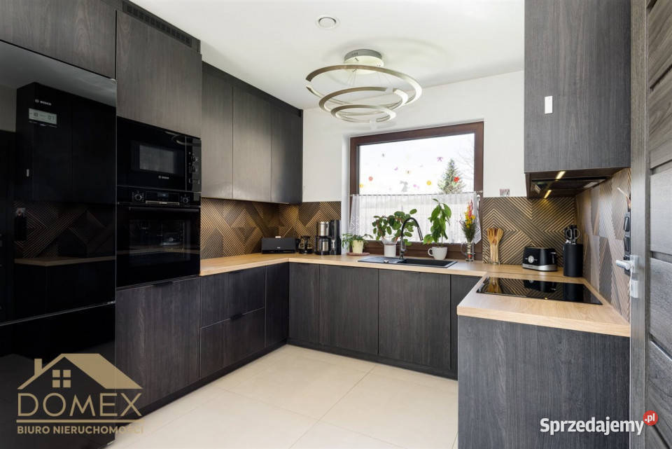 Sprzedaż domu wolnostojącego 242m2 Wieszczęta 242m2
