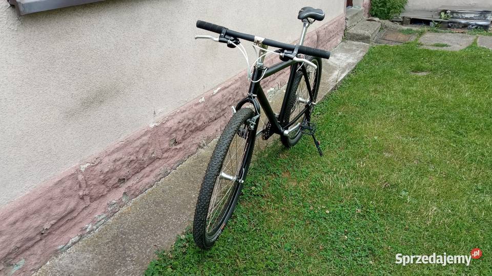 Rower MTB w czarnym macie na Shimano Altus CT90 Sidzina