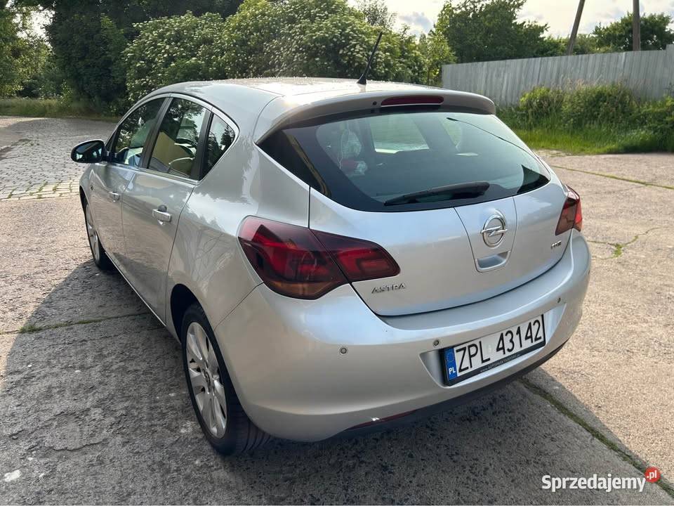 Opel Astra J manualna