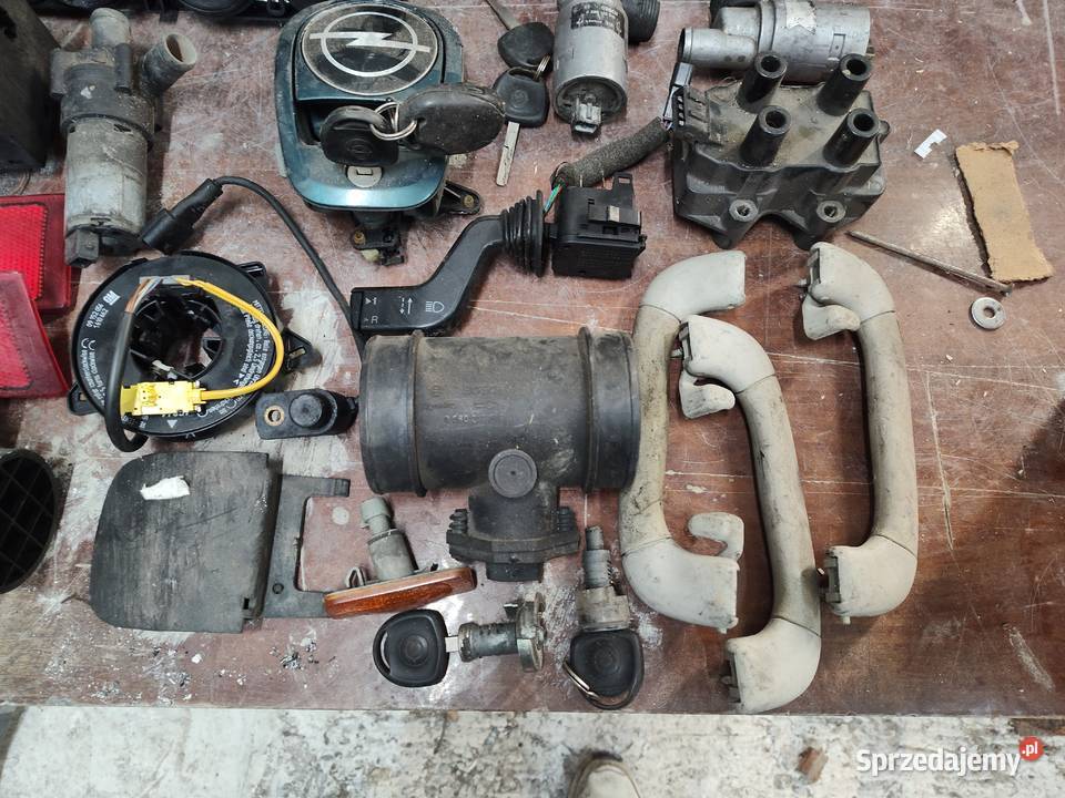 Opel omega 98r25V6części ze zdjecia świętokrzyskie Starachowice
