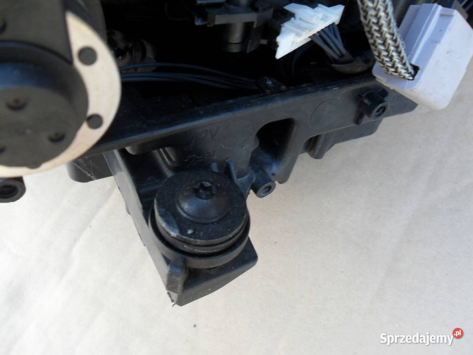 VW Volkswagen Sportsvan Lampa przód prawa xenon wielkopolskie Nowy Tomyśl sprzedam