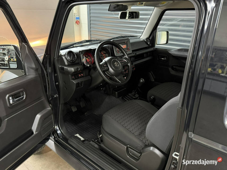 Suzuki Jimny salon 17tyśkm oryginał 1wł stan czarny Jimny Chechło sprzedam