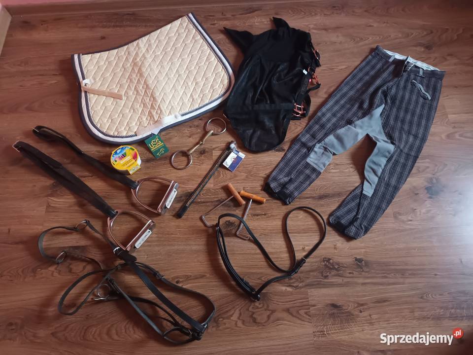 Zestaw sprzętu jeżdzieckiego czaprak strzemiona Nowa Ruda