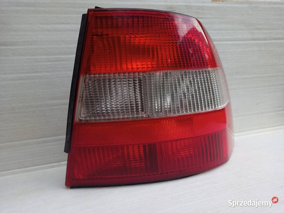 Opel Vectra B lampa tył tylna prawa pasażera łódzkie