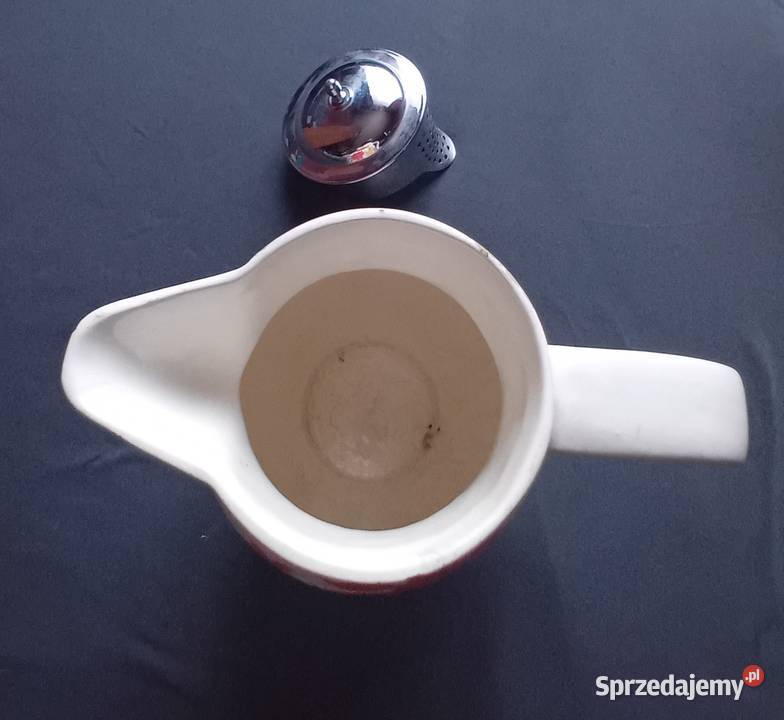 Fajansowy dzbanek z metalową przykrywką Niemcy wielkopolskie Koźminek