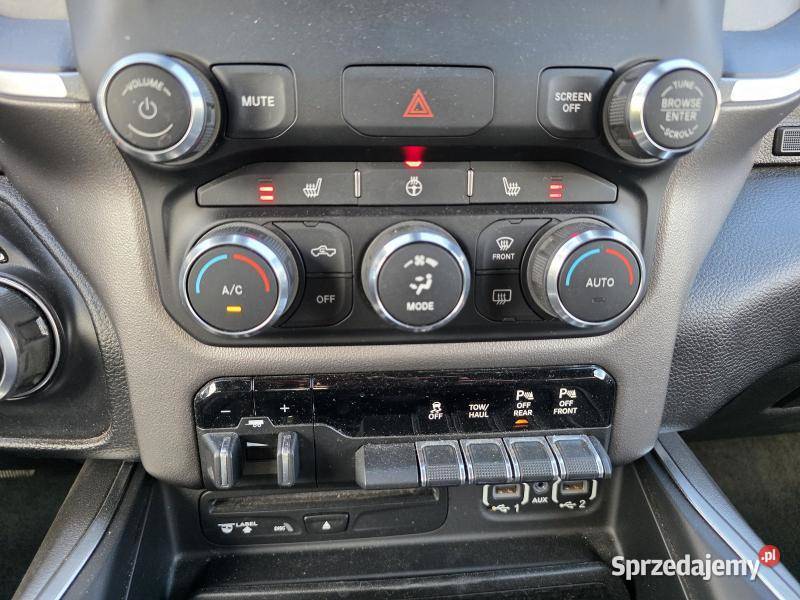 Big Horn Sport Crew Cab 4X4 V8 57l 401Przebieg mazowieckie Warszawa