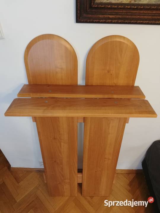 Wieszak na ubrania z półką