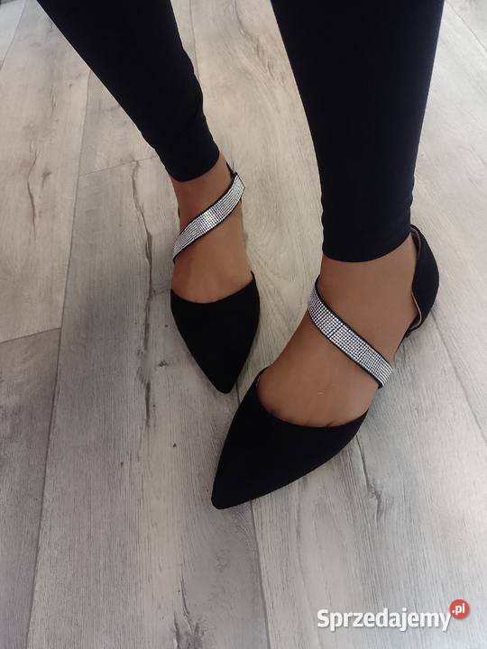 43 Czarne bogato zdobione baleriny wieczorowe