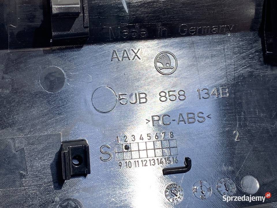 LISTWY DEKOR SKODA RAPID 5JB858134B Hatchback Listwy