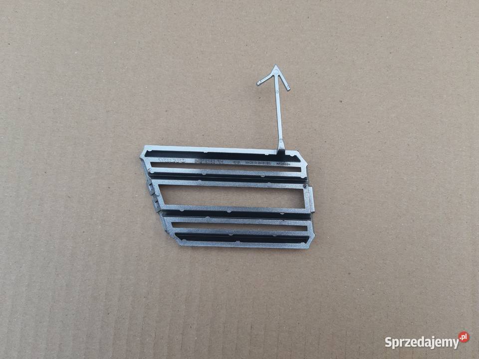 VOLVO FH4 F16 ZAŚLEPKA GRILLA ATRAPY PRAWA Trzciel sprzedam