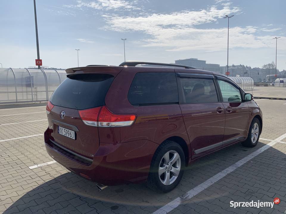 TOYOTA SIENNA 8 OSOB FRA VAT 23