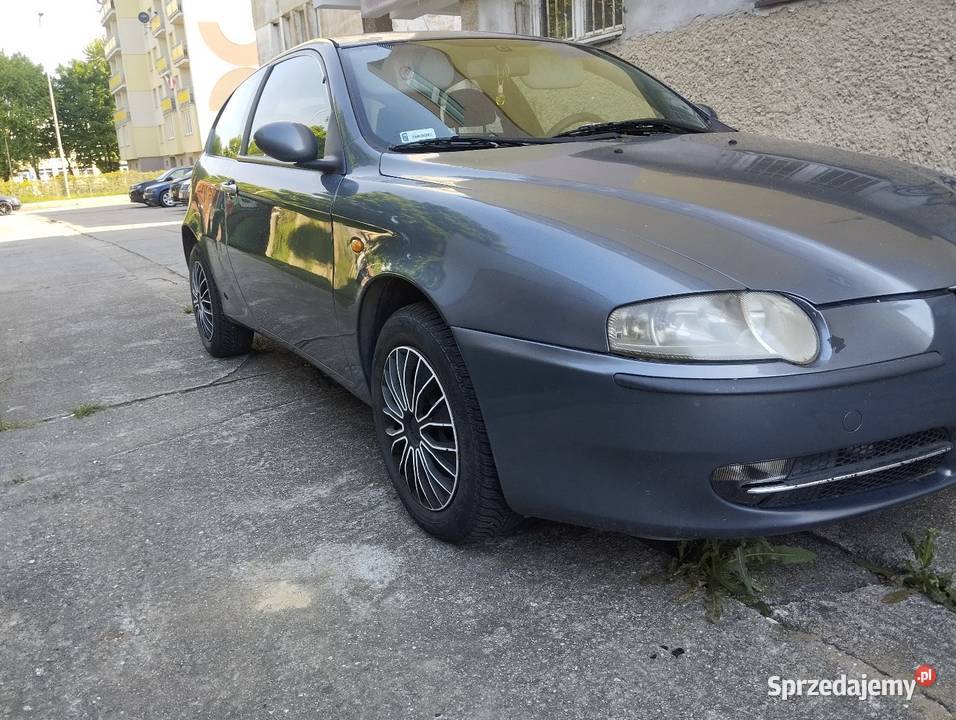 Sprzedam Alfa 147 16 benzyna 2004 r niebieski Lubin