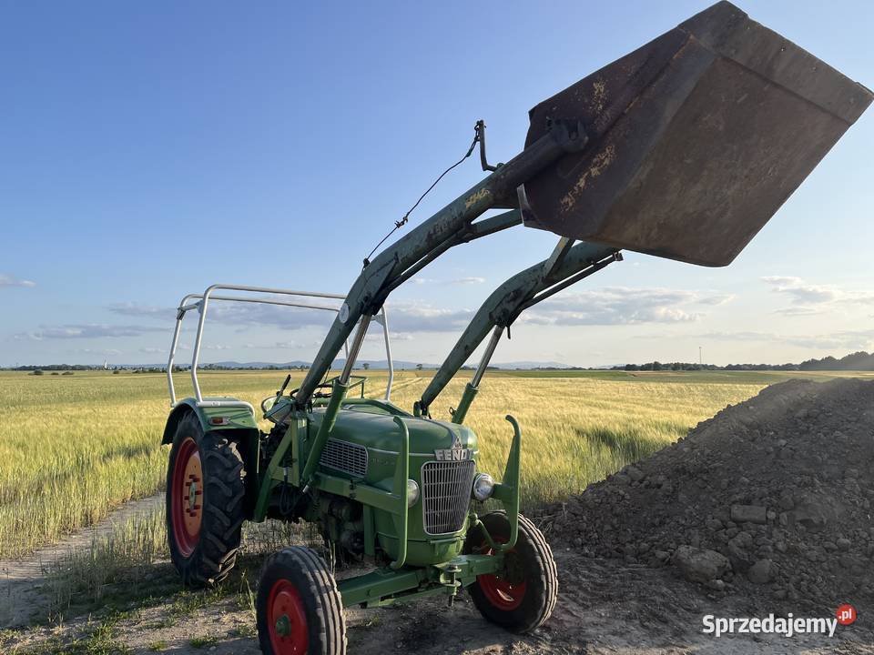 Fendt Farmer 2 z ładowaczem przednim
