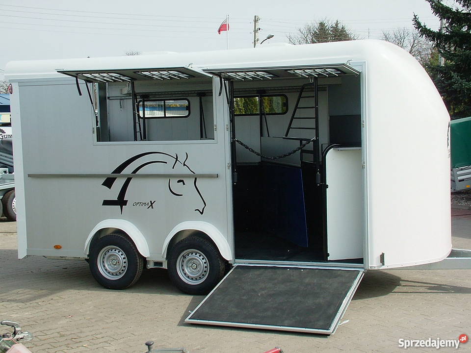 Przyczepa do przewozu koni czterokonna