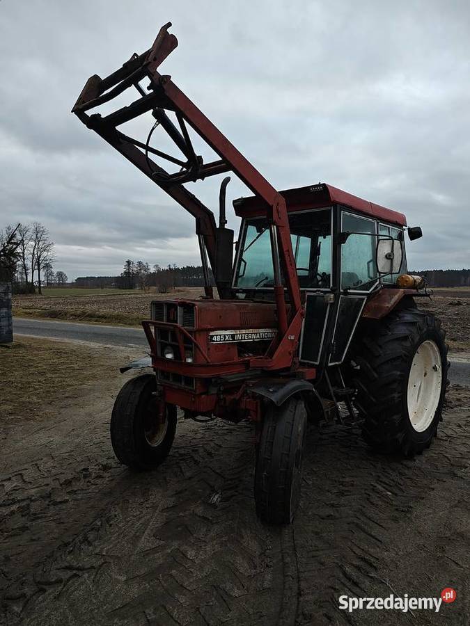 International Ih 485 z ładowaczem Ih Case