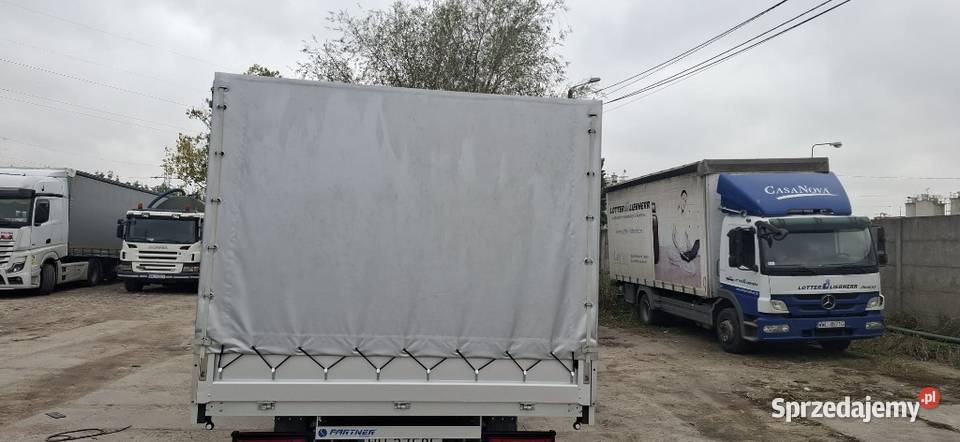 Zabudowa do auta dostawczego skrzynia z plandeką