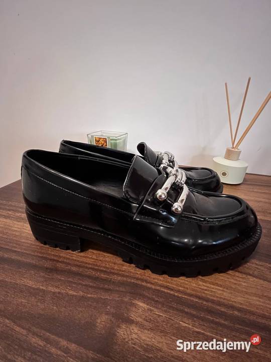 Damskie loafersy lakierowane Zara sprzedam