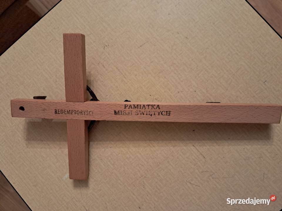 Krzyżyk drewniany z figurką Chrystusa do sprzedam