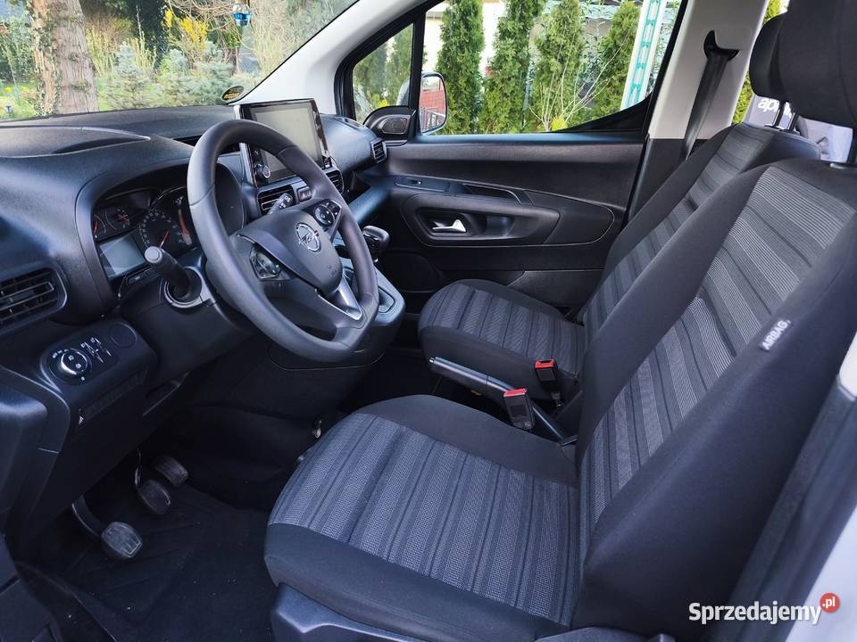 Opel Combo life 15D naviMFLtempoDab Rok produkcji 2022 sprzedam