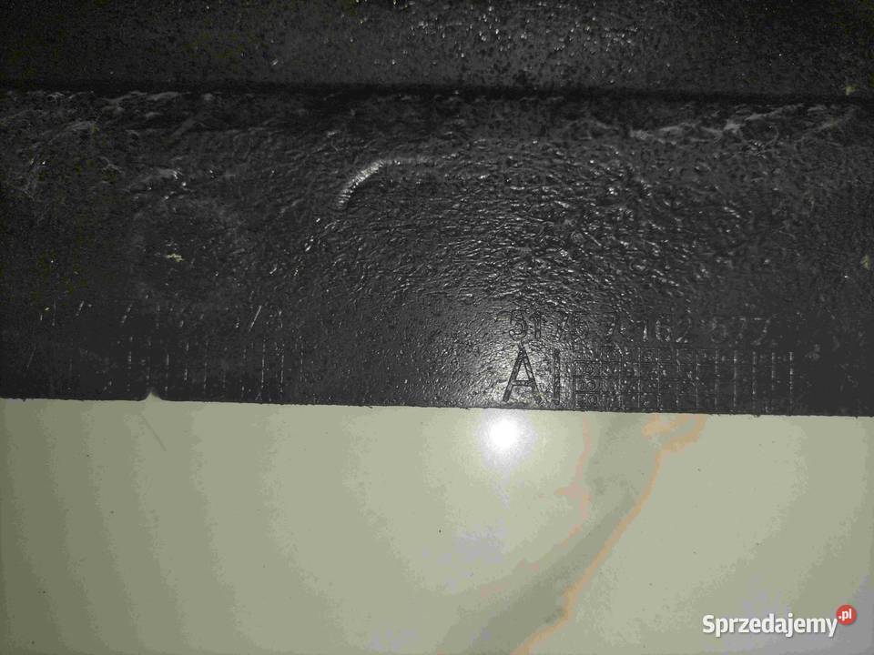 Osłona podwozia środkowa część BMW E60 E61 stan Poręba