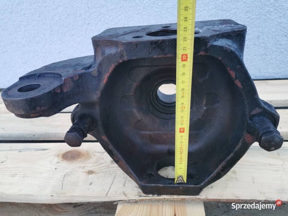 Zwrotnica lewy przód Massey Ferguson 8925 Wilkowo