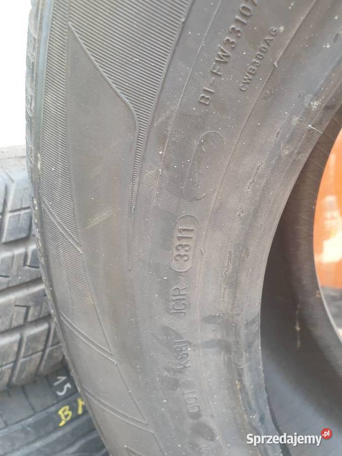 Dwie sztuki opon zimowych 23565 R17 DUNLOP 235 Dobre Miasto