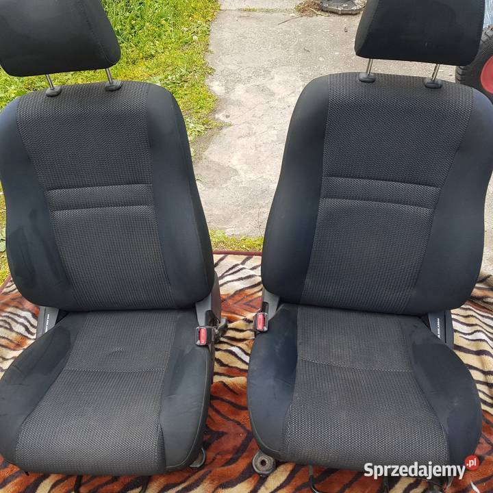 Fotel Fotele TOYOTA AVENSIS T25 Lift komplet Radom