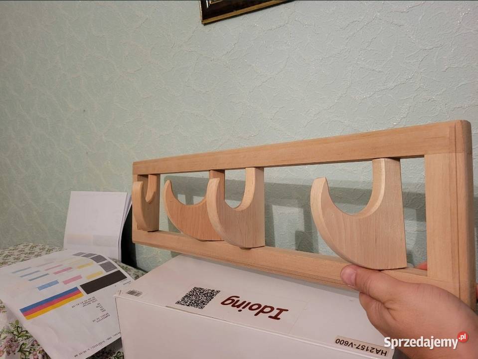 Wieszak na 4 uchwyty wykonany z olchy