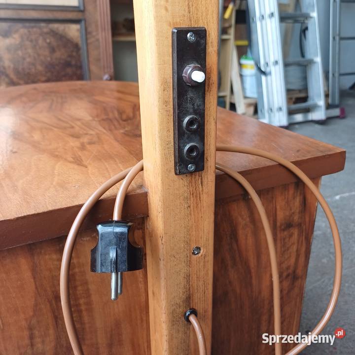 Lampa podłogowa ze stolikiem na kołkach ArtDeco wielkopolskie Suchorzew sprzedam