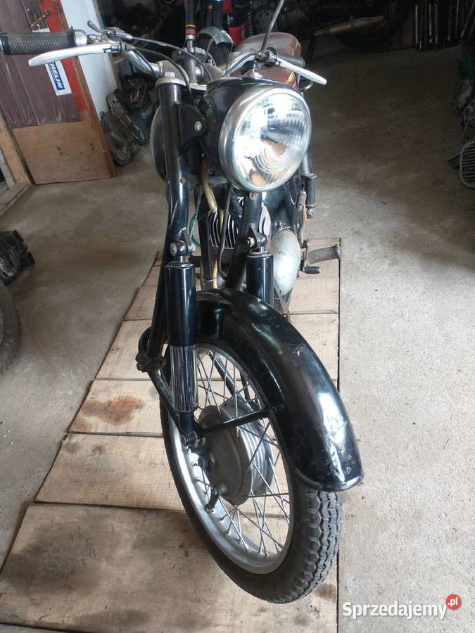 SHL M11 z 1963 roku z dokumentami Nowy Folwark