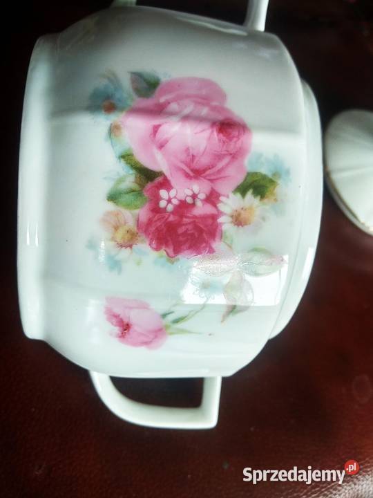 Cukiernica z subtelnymi różami Na białej Gdańsk