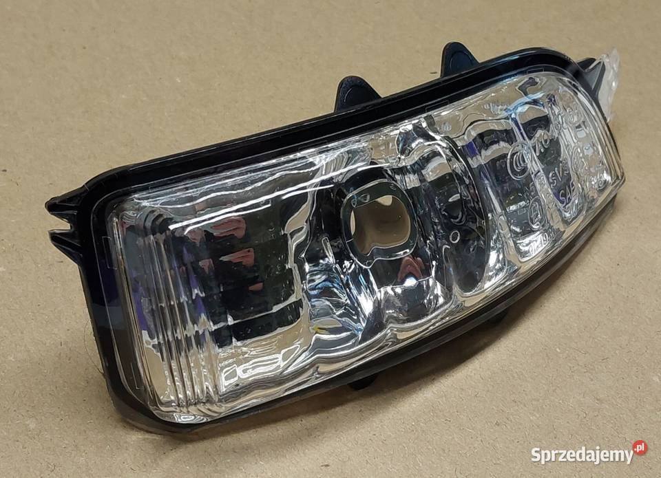 KIERUNKOWSKAZ LUSTERKA PRAWY VOLVO C30 C70 S40 osobowe dolnośląskie