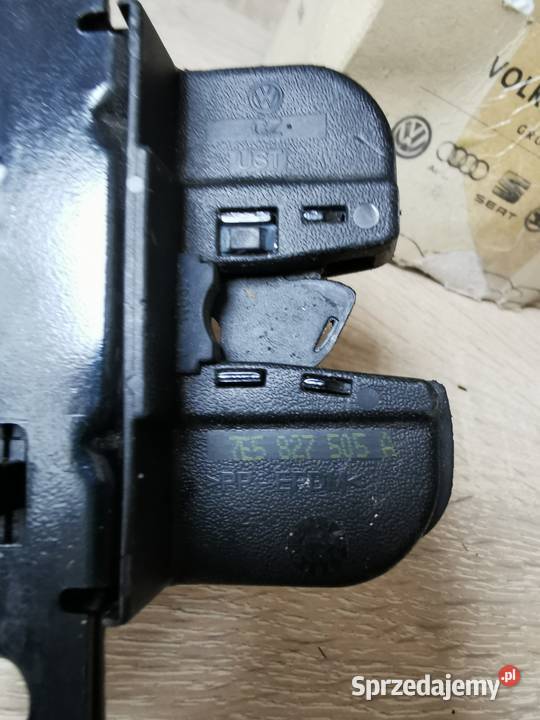 VW T5 zamek klapy bagażnika tył tylny 7E5827505 Luzino