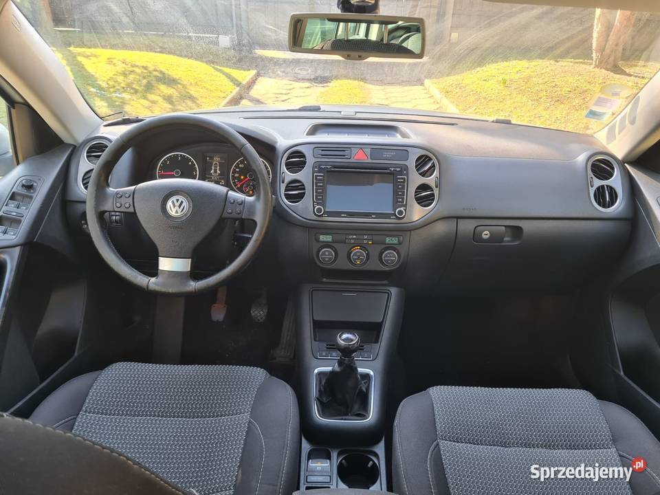 Tiguan 4x4 szklany dach nawigacja klimatronik 218000km Rybnik