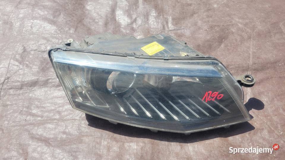 SKODA OCTAVIA III XENON PRAWA LAMPA PRZÓD Lampy przednie Ruda Śląska