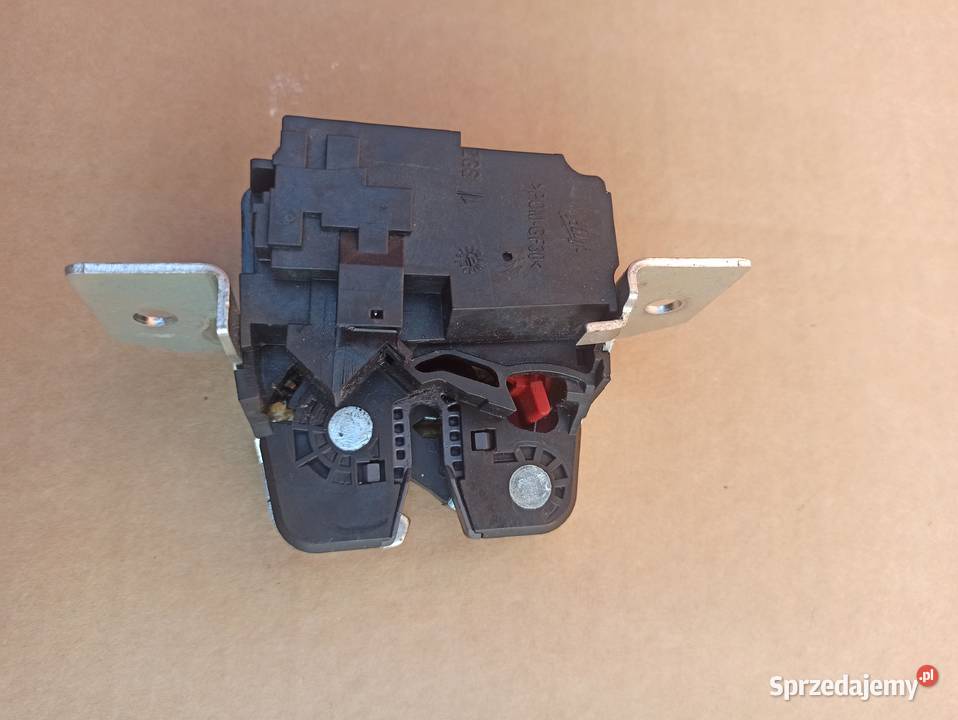 Zamek klapy bagażnika tył dolny Mercedes A169 Bolesławiec