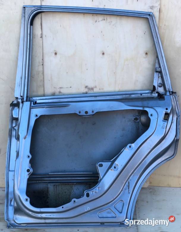 Drzwi prawy tyl Ford Fiesta VI MK6 0208 5D sprzedam