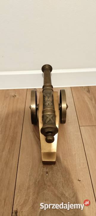 Mosiężna stara armata