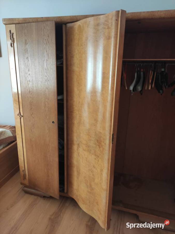 Duża szafa trzydrzwiowa z okresu międzywojennego Słupsk