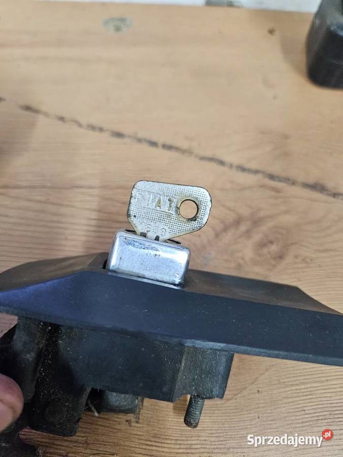 Klamki korek zbiornika zamek klapy Fiat 126p Kłodawa