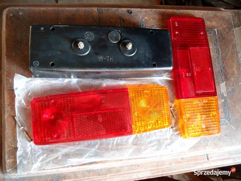 lampa tylna zespolona E 551P ZEM produkcja PRL