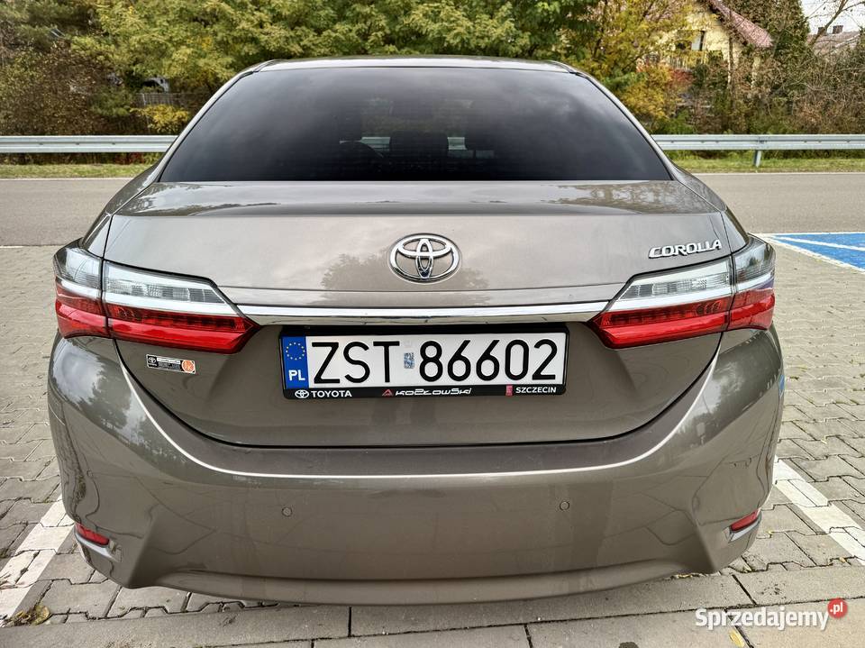 Toyota Corolla E16 lift Salon Polska mazowieckie Radzymin