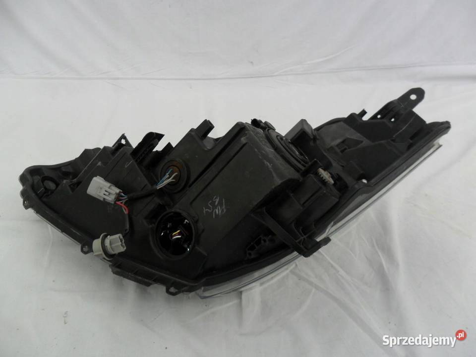 Toyota Yaris III 3 reflektor prawy przedni lampa Nowy Tomyśl